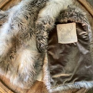 Royal Scout - Faux Fur Wrap